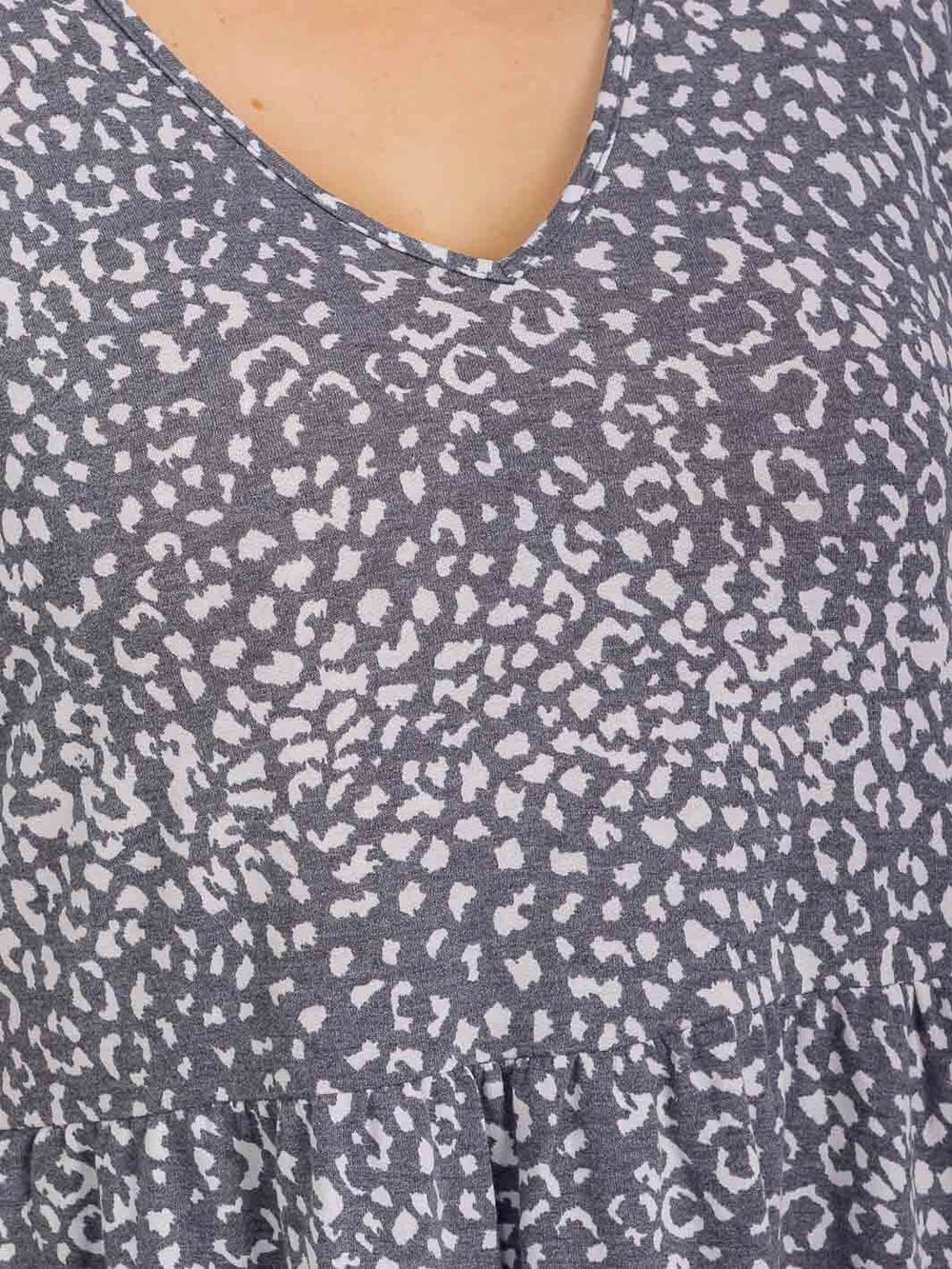 PLUS SIZE SHORT SLEEVE V-NECK ANIMAL PRINT BLOUSE