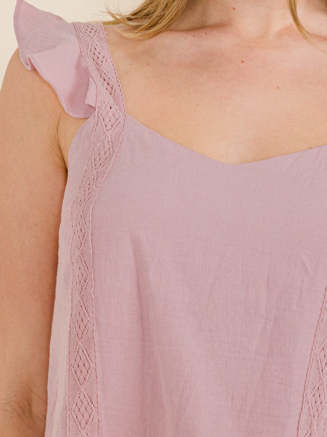 WOMEN'S SLEEVELESS RUFFLE TANK TOP