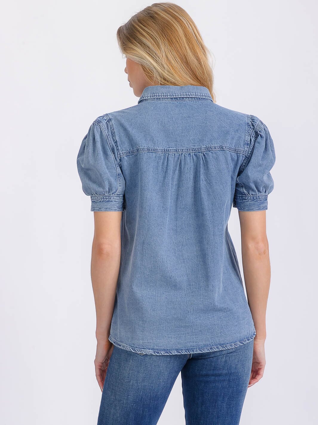 WOMEN'S SHORT PUFF SLEEVE BUTTON CLOSURE DENIM BLOUSE