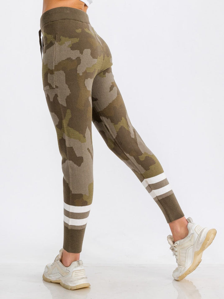 WOMEN'S ELASTIC WAIST FRONT POCKET CAMO PRINT SWEATPANTS