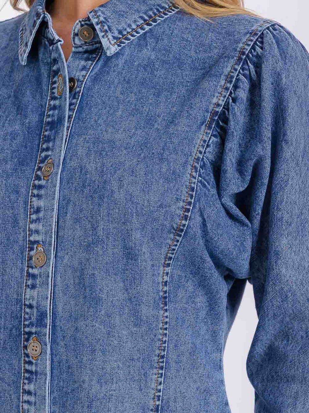 WOMEN'S LONG SLEEVE BUTTON CLOSURE WASHED DENIM BLOUSE