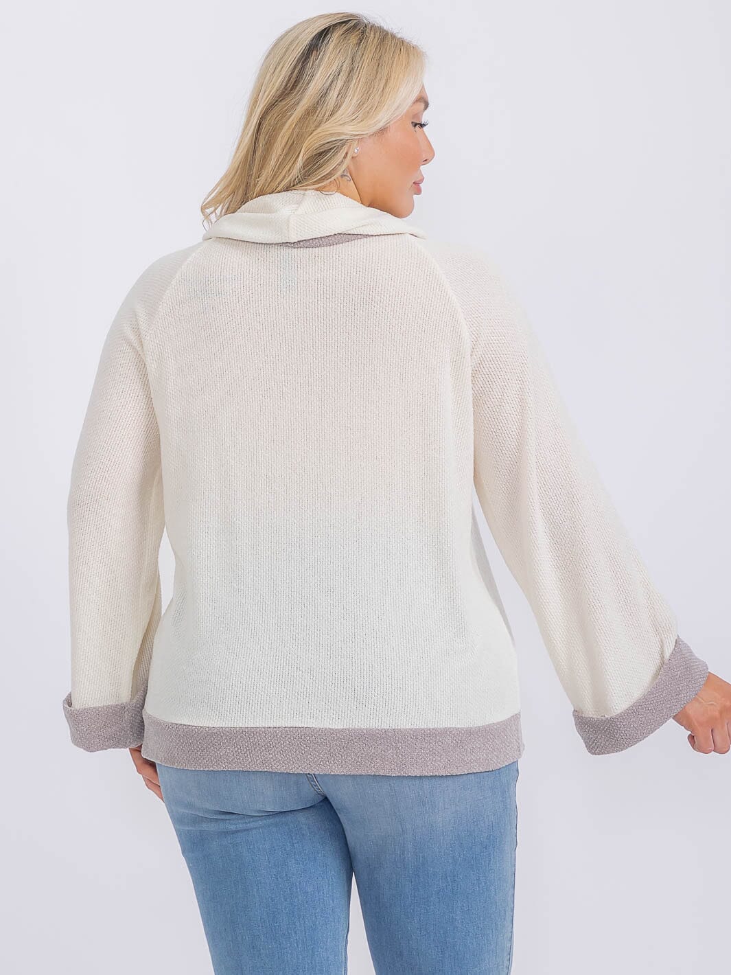 PLUS SIZE LONG SLEEVE TURTLE NECK PULLOVER SWEATER