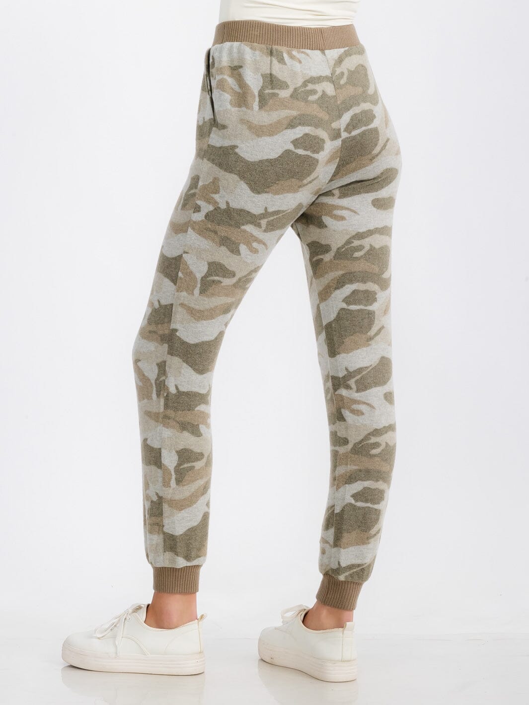 WOMEN'S ELASTIC WAIST FRONT POCKET CAMO PRINT FLEECE JOGGER SWEATPANTS