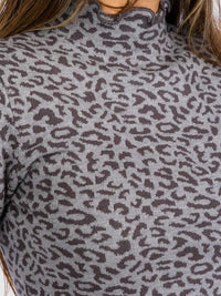 WOMEN'S LONG SLEEVES MOCK NECK ANIMAL PRINT TOP