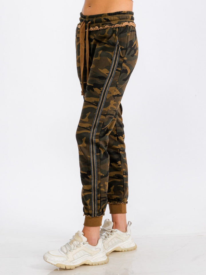 WOMEN'S ELASTIC WAIST FRONT POCKET CAMO PRINT JOGGER SWEATPANTS