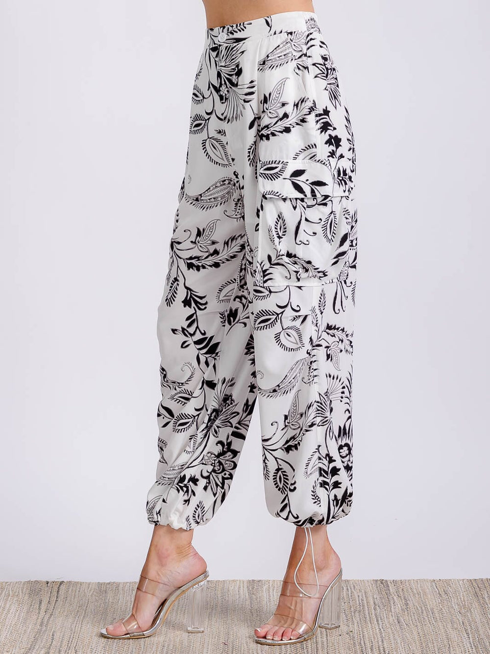 WOMEN'S BUTTON CLOSURE FRONT POCKETS MULTI PRINT JOGGER PANTS