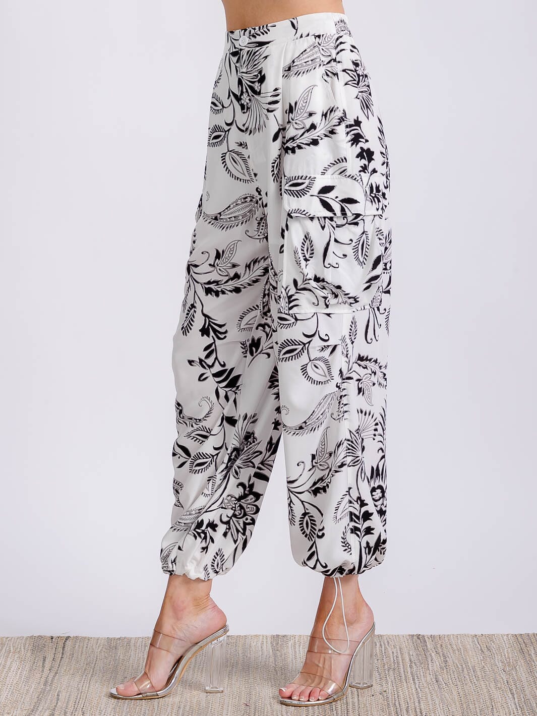 WOMEN'S BUTTON CLOSURE FRONT POCKETS MULTI PRINT JOGGER PANTS