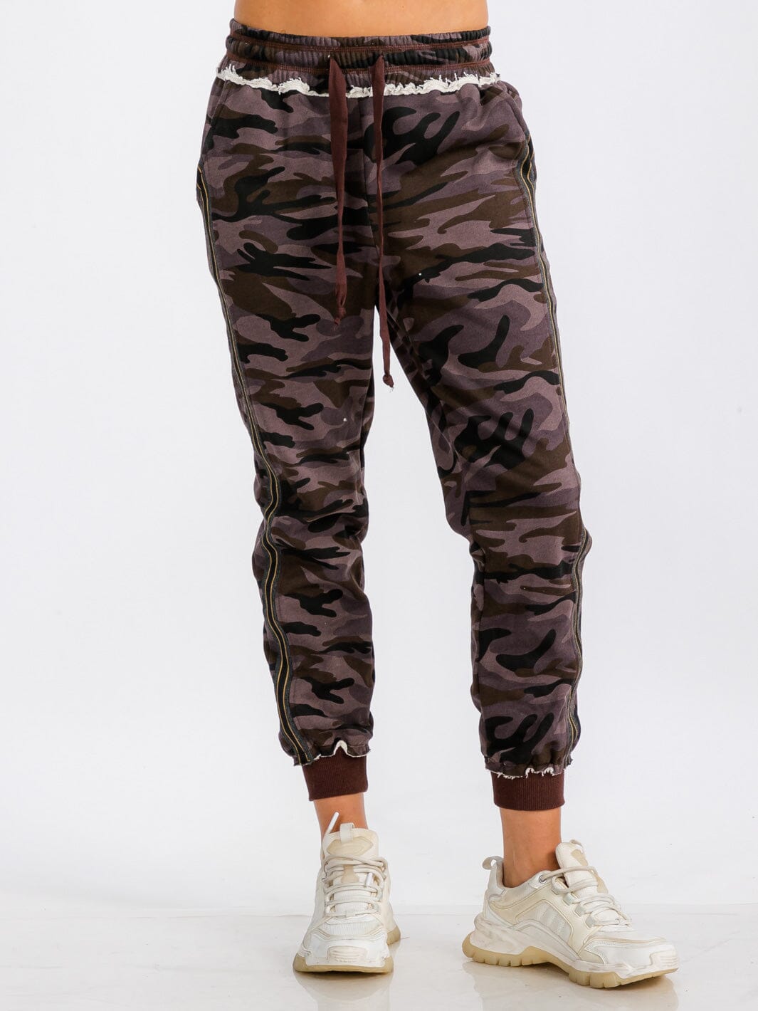 WOMEN'S ELASTIC WAIST FRONT POCKET CAMO PRINT JOGGER SWEATPANTS