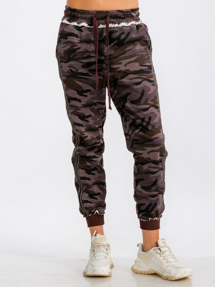 WOMEN'S ELASTIC WAIST FRONT POCKET CAMO PRINT JOGGER SWEATPANTS