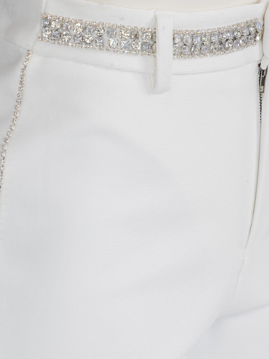 WOMEN'S BUTTON CLOSURE SHORT