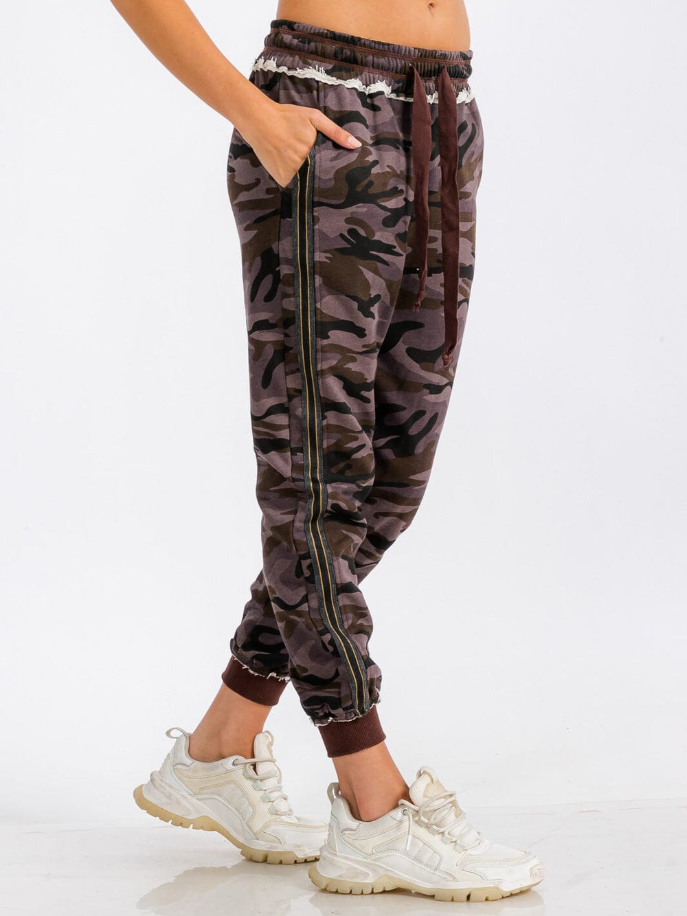 WOMEN'S ELASTIC WAIST FRONT POCKET CAMO PRINT JOGGER SWEATPANTS