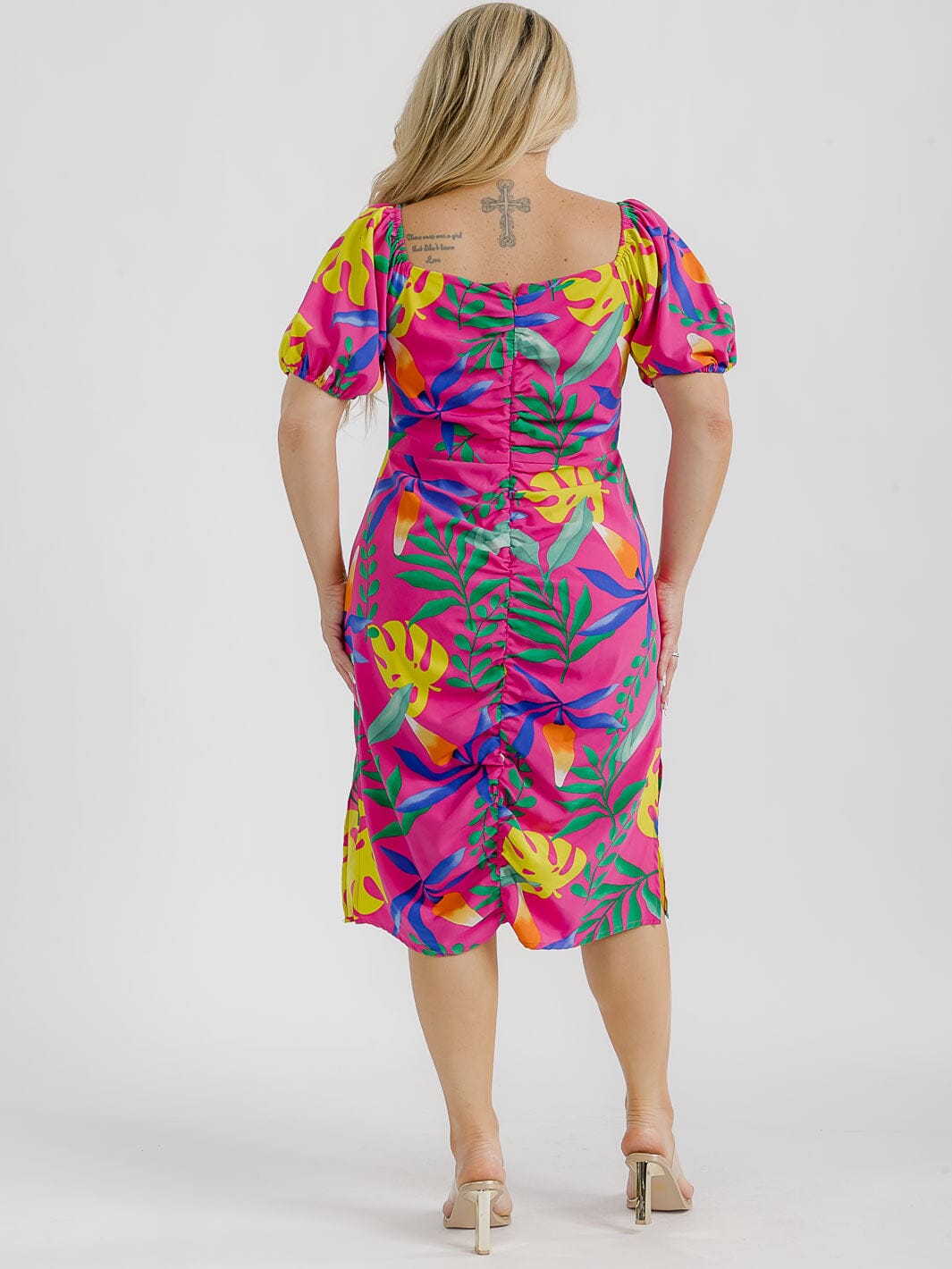 PLUS SIZE SHORT PUFF SLEEVE BACK RUCHED FLORAL MIDI DRESS
