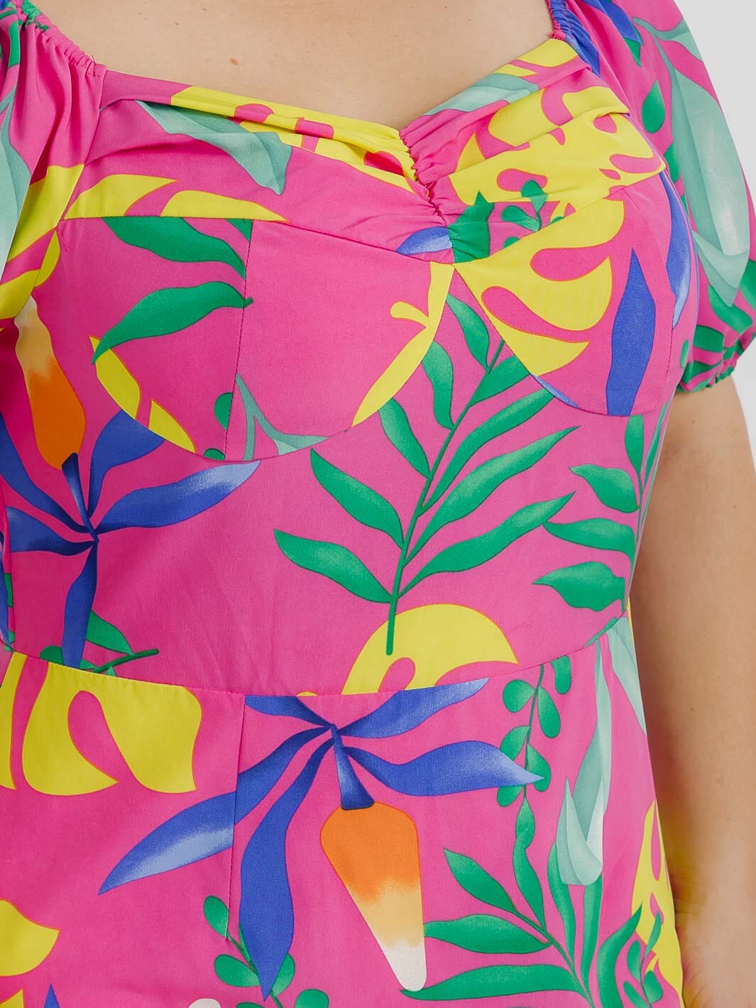 PLUS SIZE SHORT PUFF SLEEVE BACK RUCHED FLORAL MIDI DRESS