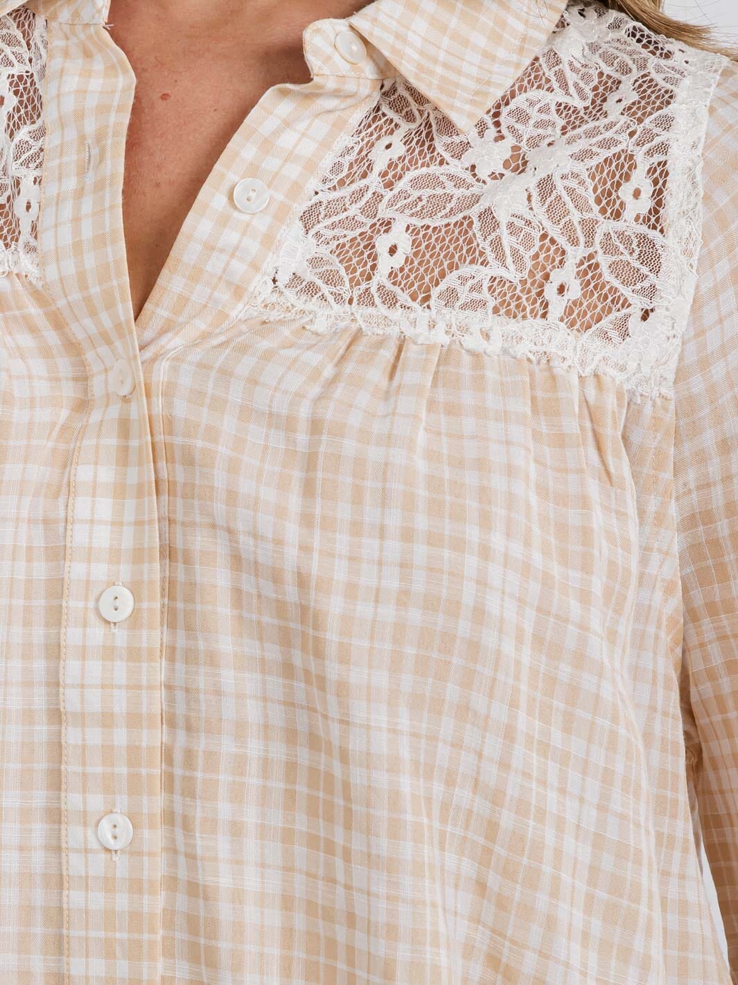 WOMEN'S LONG SLEEVE BUTTON CLOSURE HIGH-LOW LACE PLAID BLOUSE