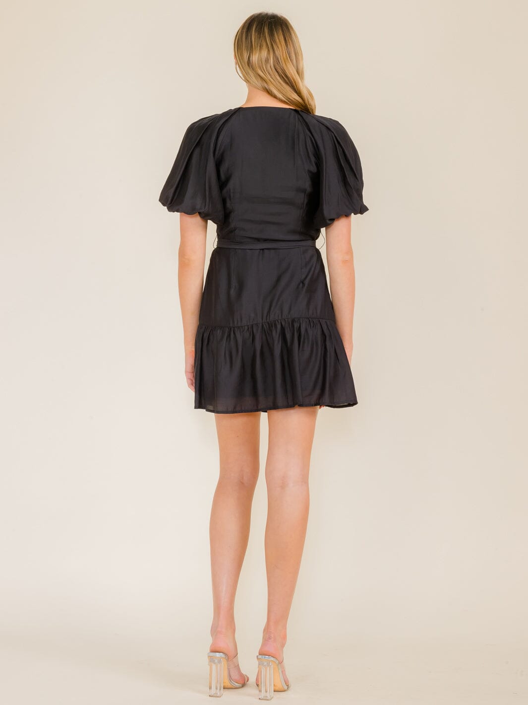WOMEN'S SHORT PUFF SLEEVE SELF TIE TIERED MINI DRESS