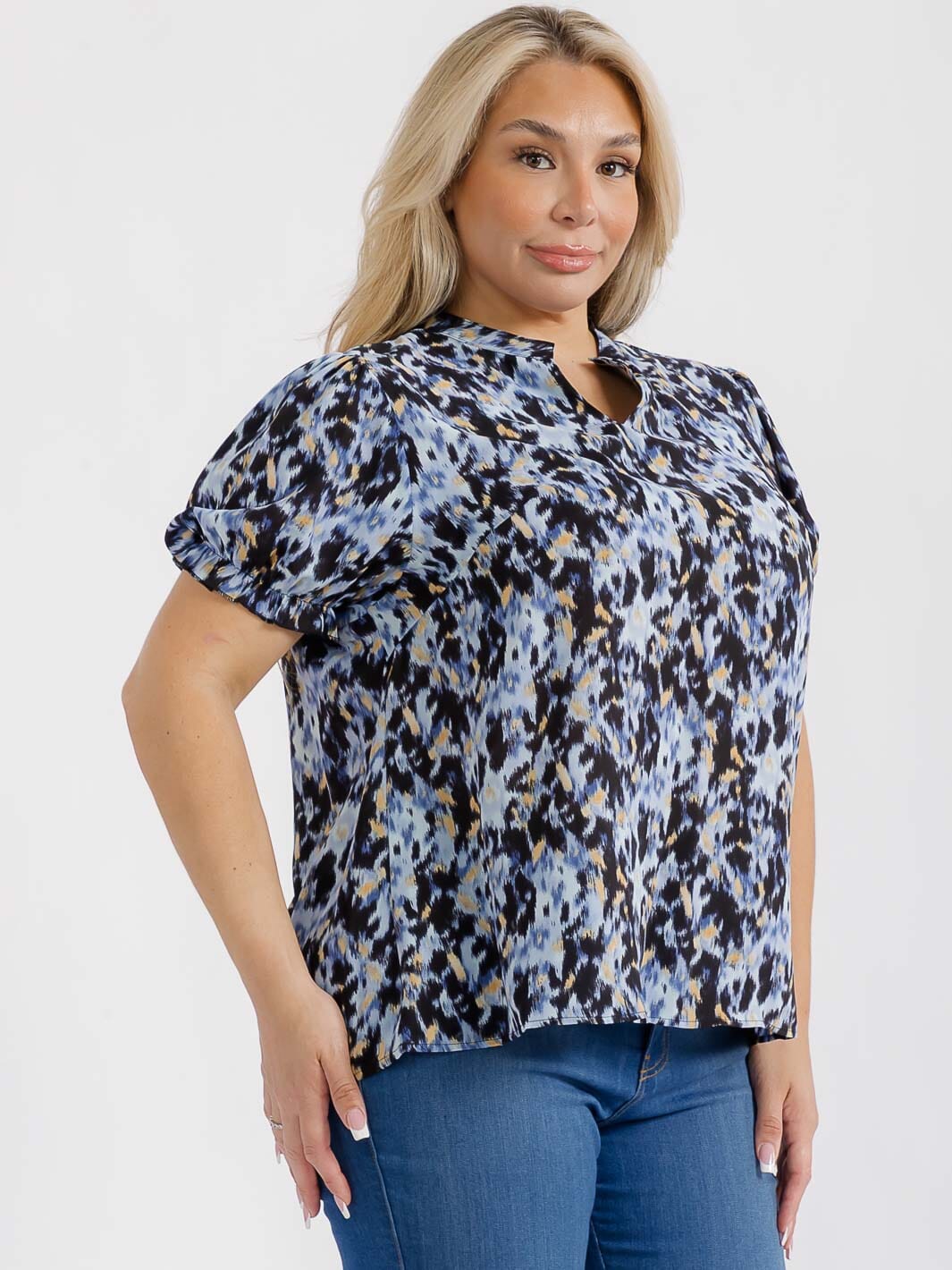 PLUS SIZE SHORT SLEEVES V-NECK FLORAL PRINT BLOUSE