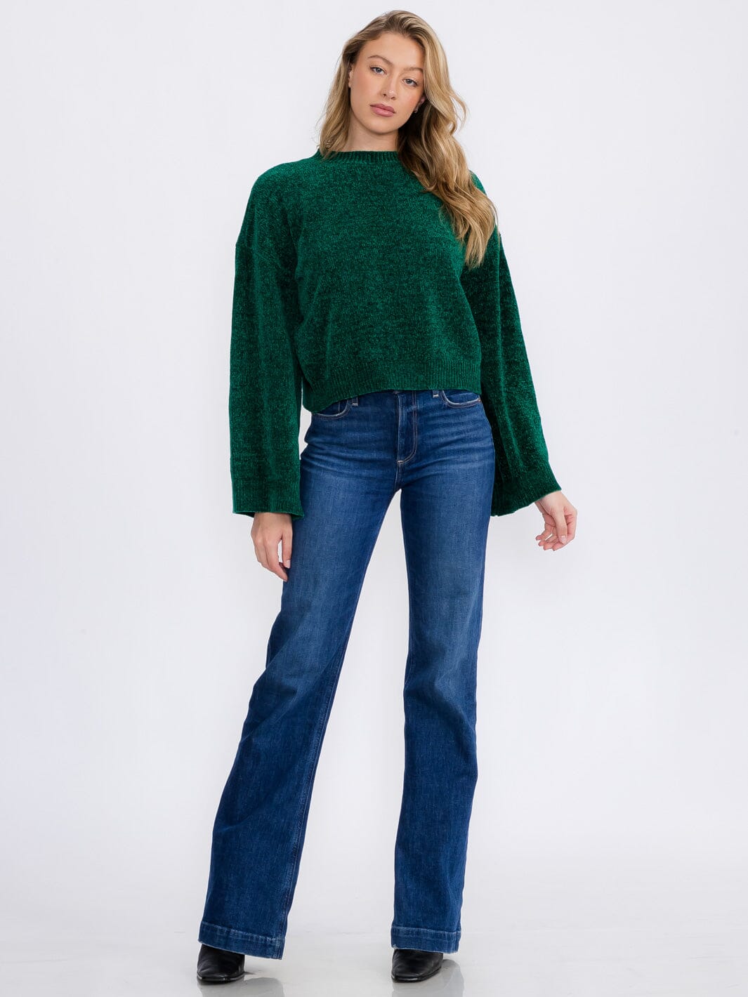 WOMEN'S LONG BELL SLEEVE PULLOVER SWEATER