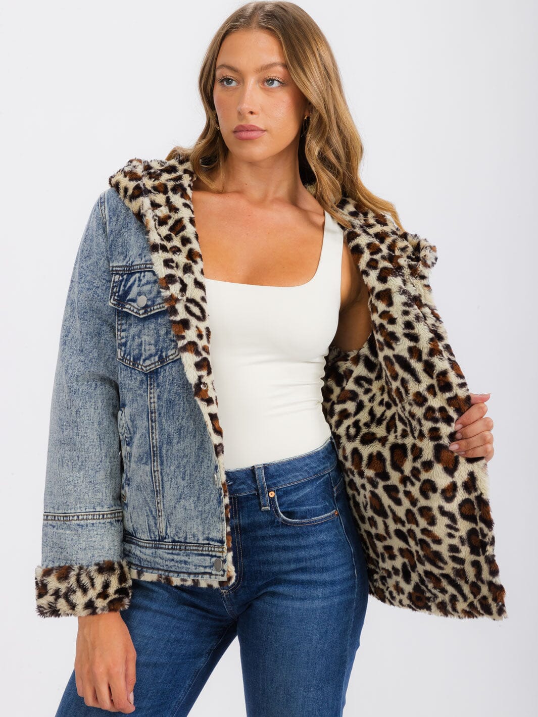 WOMEN'S LONG SLEEVE BUTTON UP FRONT POCKET ANIMAL FUR HOODED DENIM JACKET