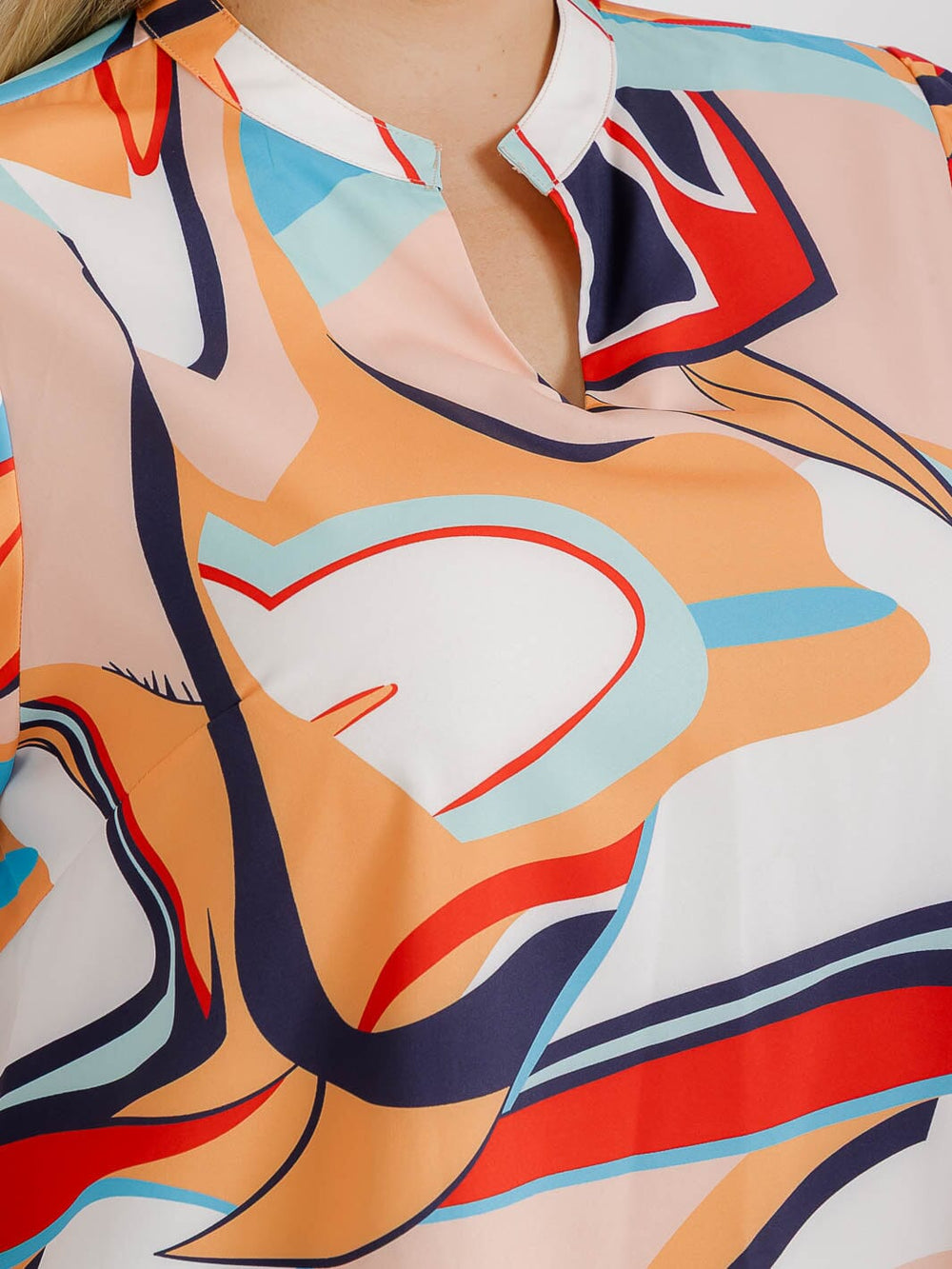 PLUS SIZE SHORT SLEEVES V-NECK MULTI PRINT BLOUSE