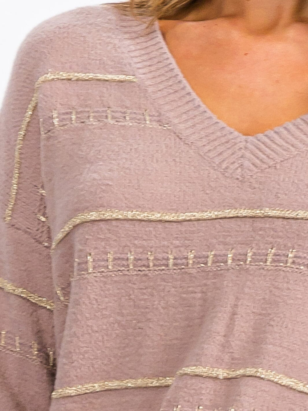 WOMEN'S LONG SLEEVE V-NECK DETAILED PULLOVER SWEATER