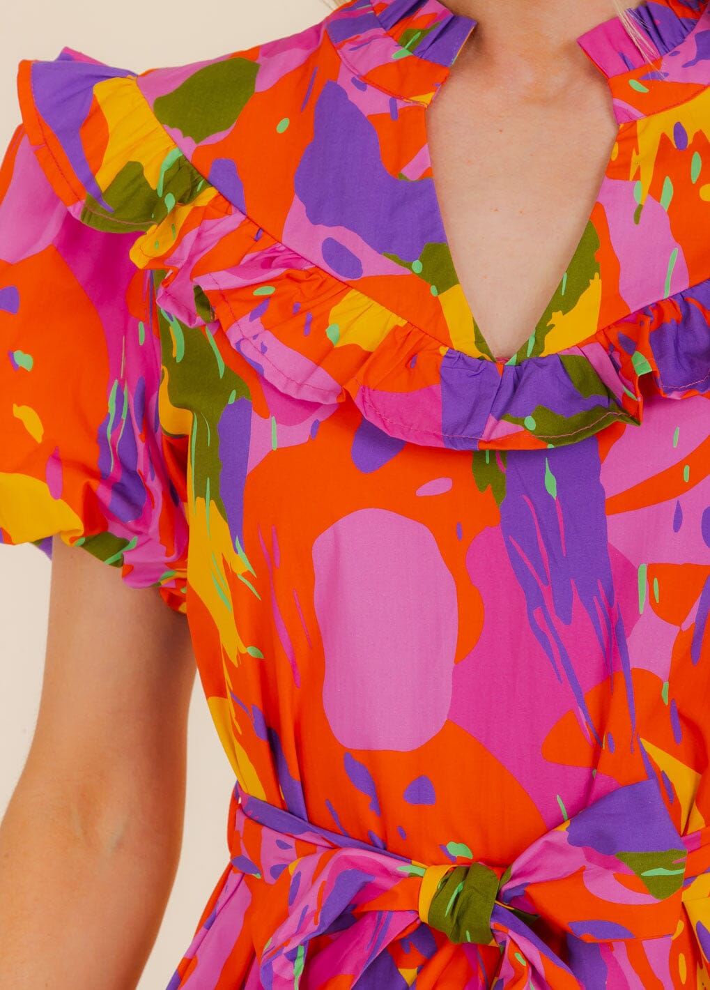 WOMEN'S SHORT SLEEVE V-NECK MULTI PRINT SELF TIE MINI DRESS