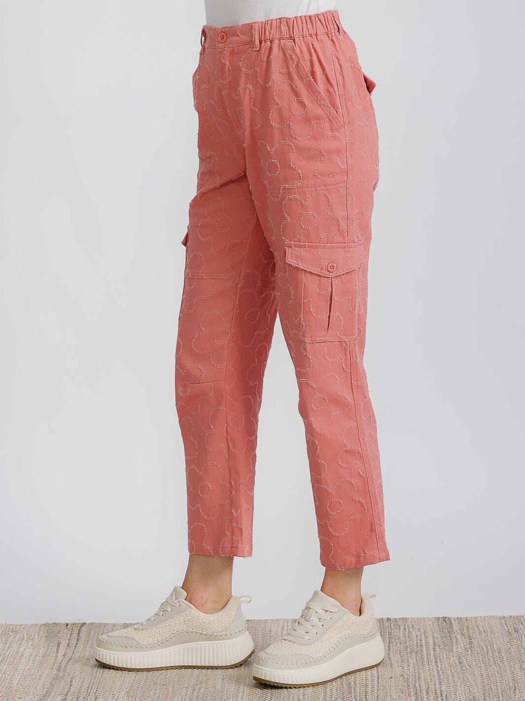 WOMEN'S BUTTON CLOSURE CARGO POCKETS FLOWER WIDE LEG PANTS