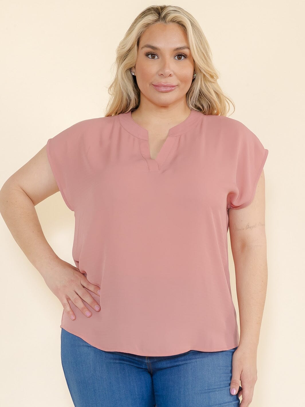 PLUS SIZE SHORT SLEEVE V-NECK TOP