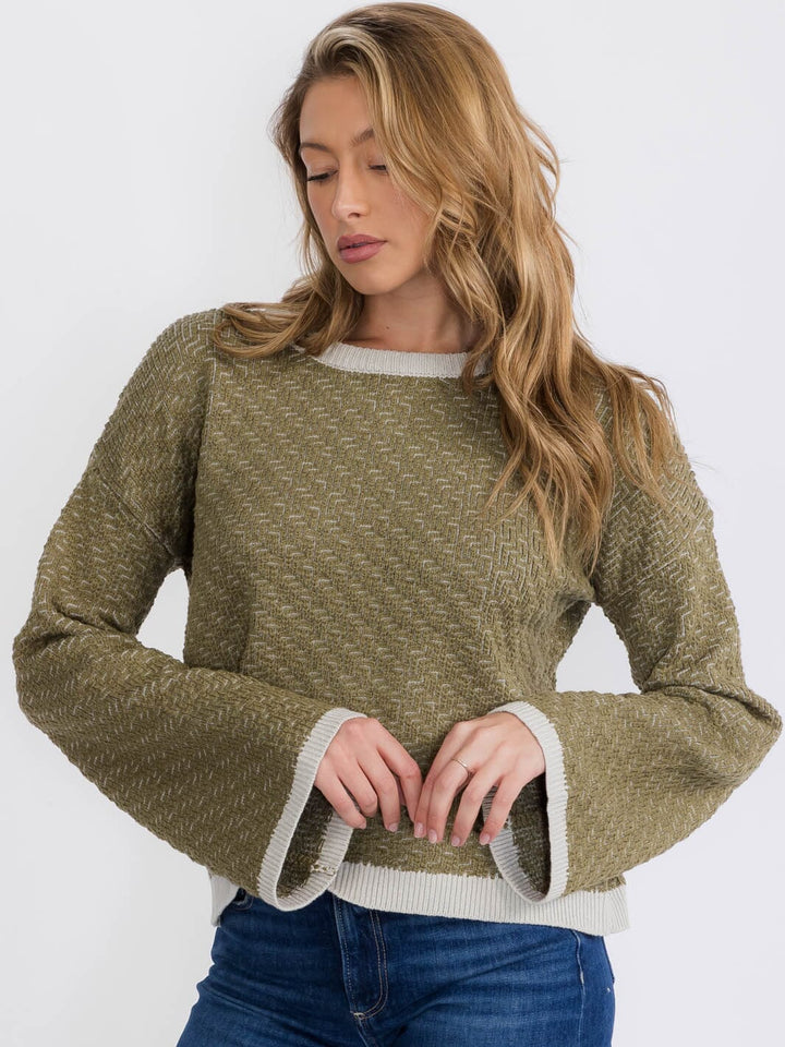 WOMEN'S LONG BELL SLEEVE COLORBLOCK PULLOVER SWEATER