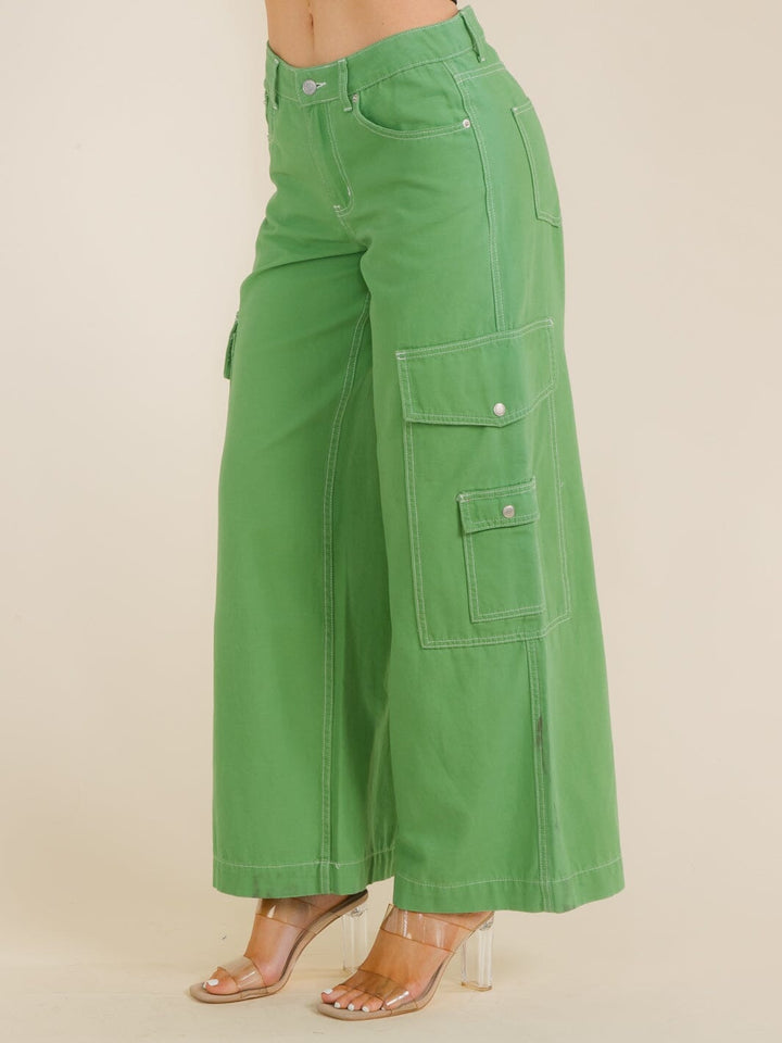 WOMEN'S BUTTON CLOSURE CARGO POCKETS WIDE LEG DENIM PANTS