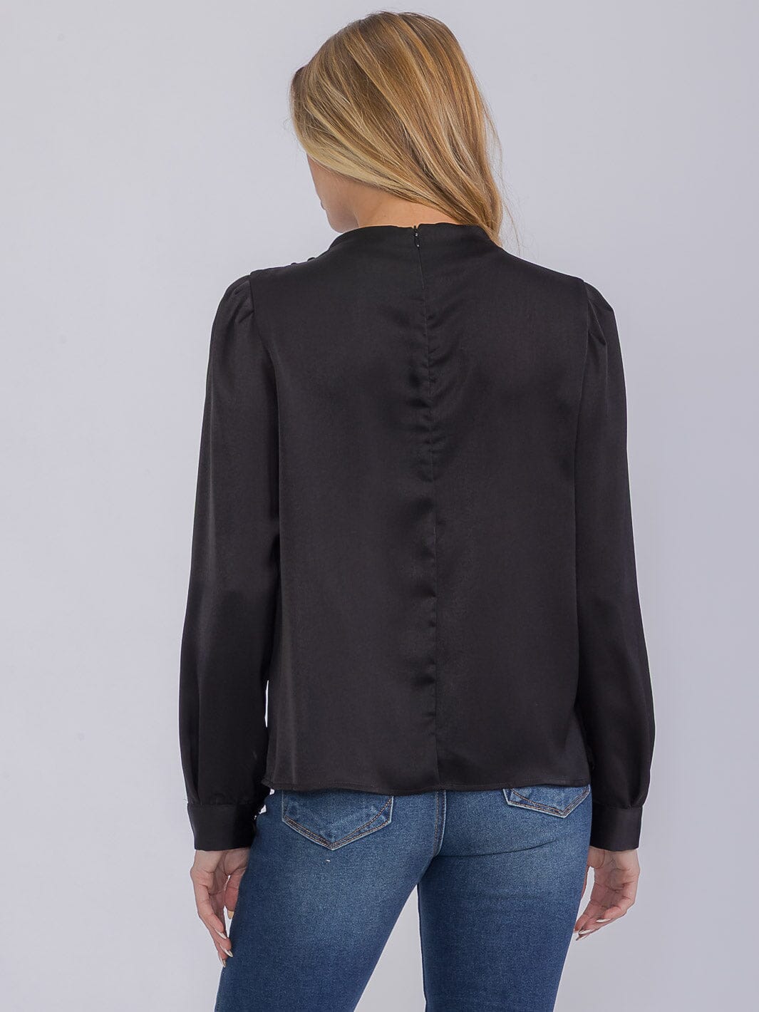 WOMEN'S LONG SLEEVE BUTTONS NECK DETAILED BLOUSE