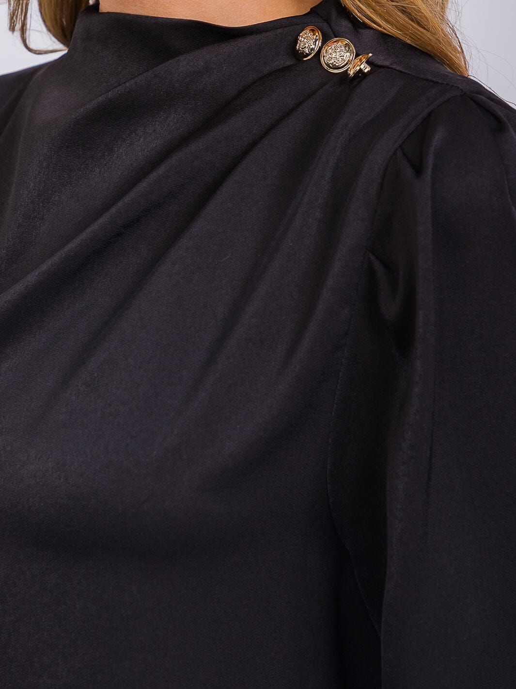 WOMEN'S LONG SLEEVE BUTTONS NECK DETAILED BLOUSE