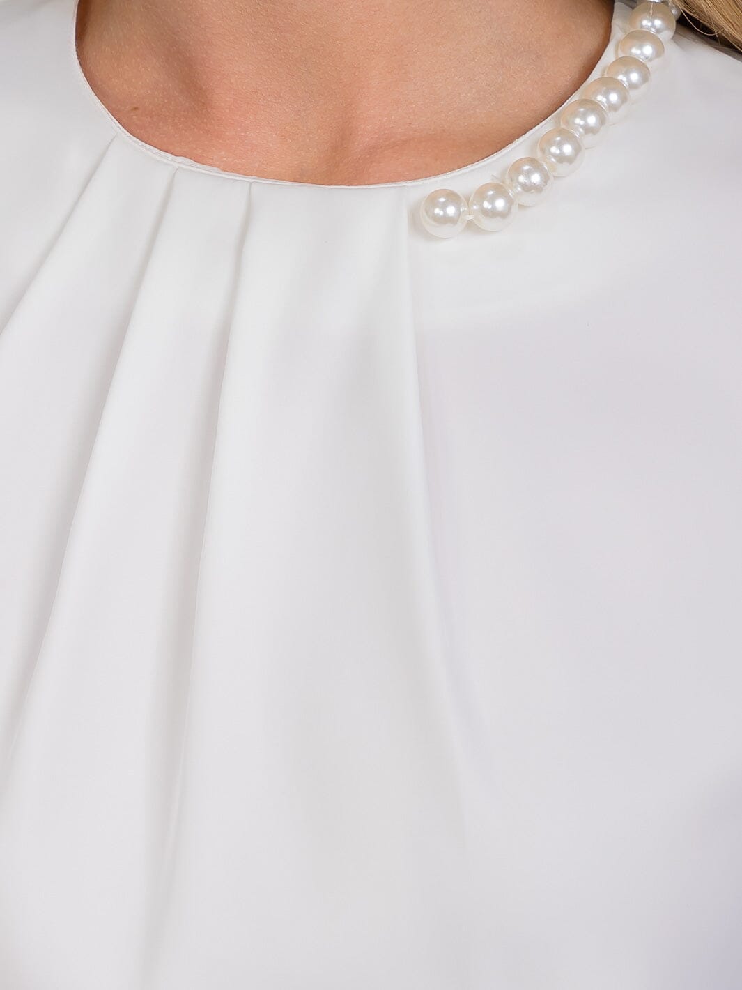 WOMEN'S LONG SLEEVE PEARL NECK DETAILED BLOUSE