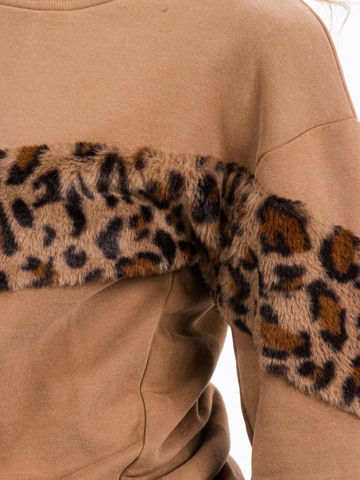 WOMEN'S LONG SLEEVE FUZZY ANIMAL PRINT DETAILED PULLOVER SWEATER