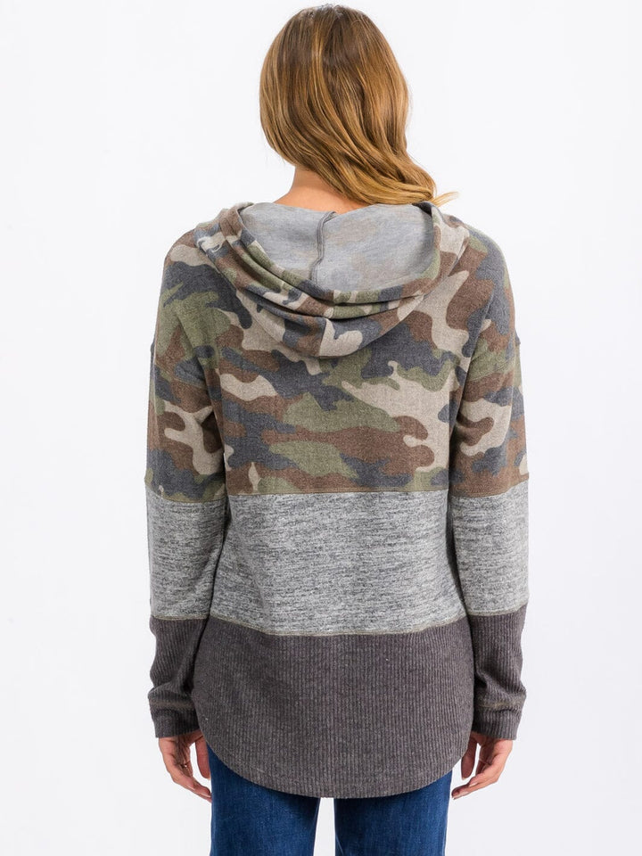 WOMEN'S LONG SLEEVE HOODED CAMO COLORBLOCK PULLOVER SWEATER