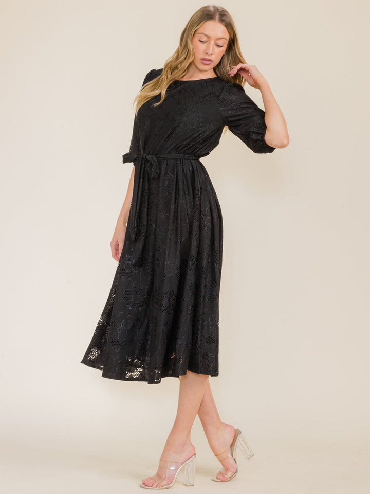 WOMEN'S SHORT SLEEVE FLOWER EYELET DETAILED SELF TIE FRONT POCKETS MIDI DRESS