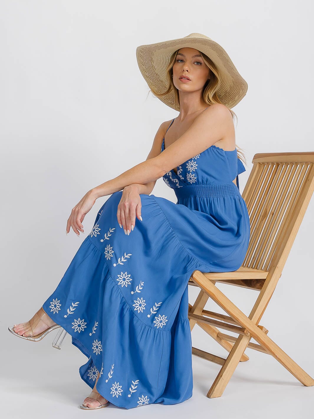 WOMEN'S SLEEVELESS V-NECK ELASTIC WAIST TIERED OPEN BACK EMBROIDERY MAXI DRESS