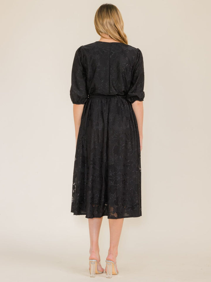 WOMEN'S SHORT SLEEVE FLOWER EYELET DETAILED SELF TIE FRONT POCKETS MIDI DRESS
