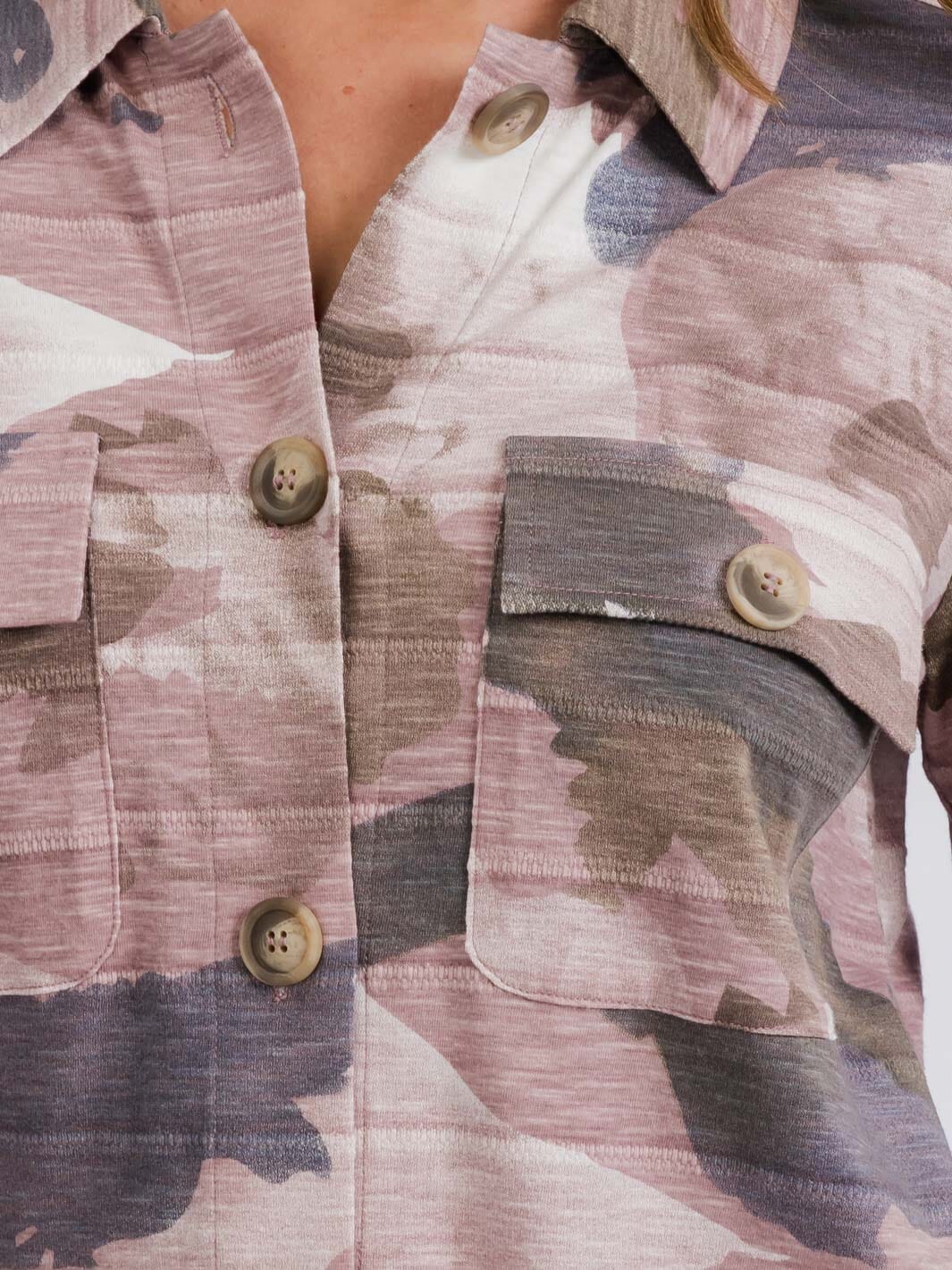 WOMEN'S LONG SLEEVE BUTTON CLOSURE POCKETS CAMO PRINT TOP