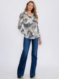 WOMEN'S LONG SLEEVE BUTTON CLOSURE POCKETS CAMO PRINT TOP