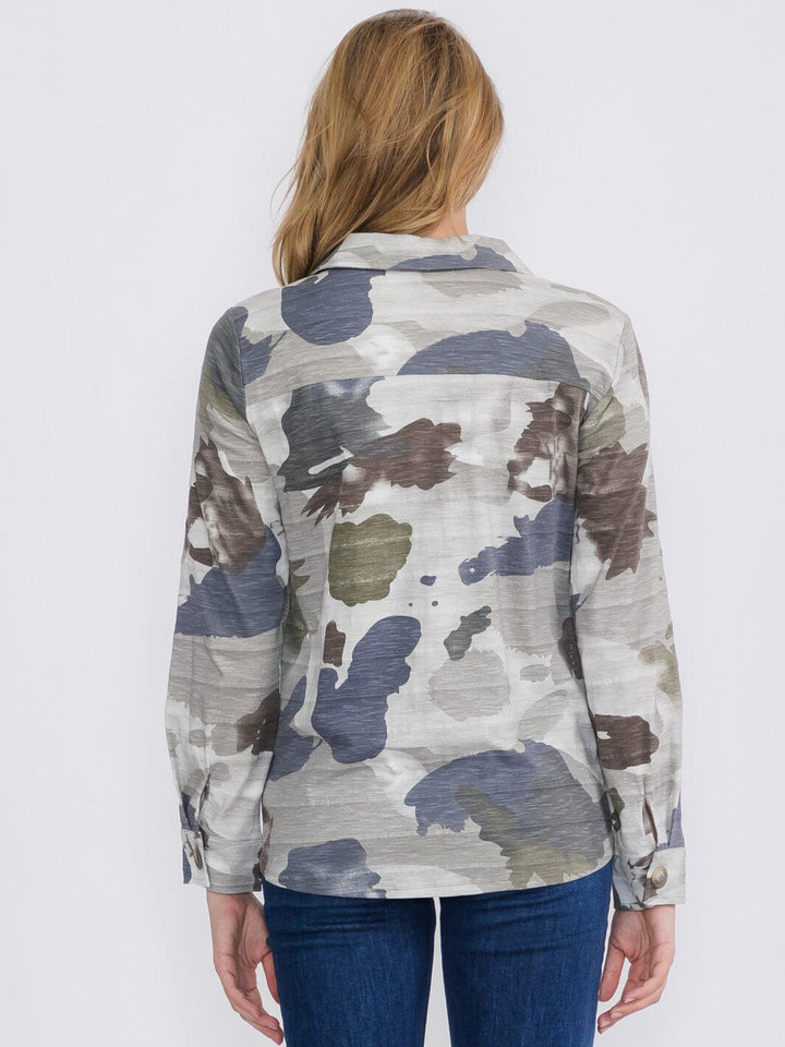 WOMEN'S LONG SLEEVE BUTTON CLOSURE POCKETS CAMO PRINT TOP