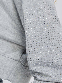 WOMEN'S LONG SLEEVE STUDS DETAILED HOODED PULLOVER CROP TOP