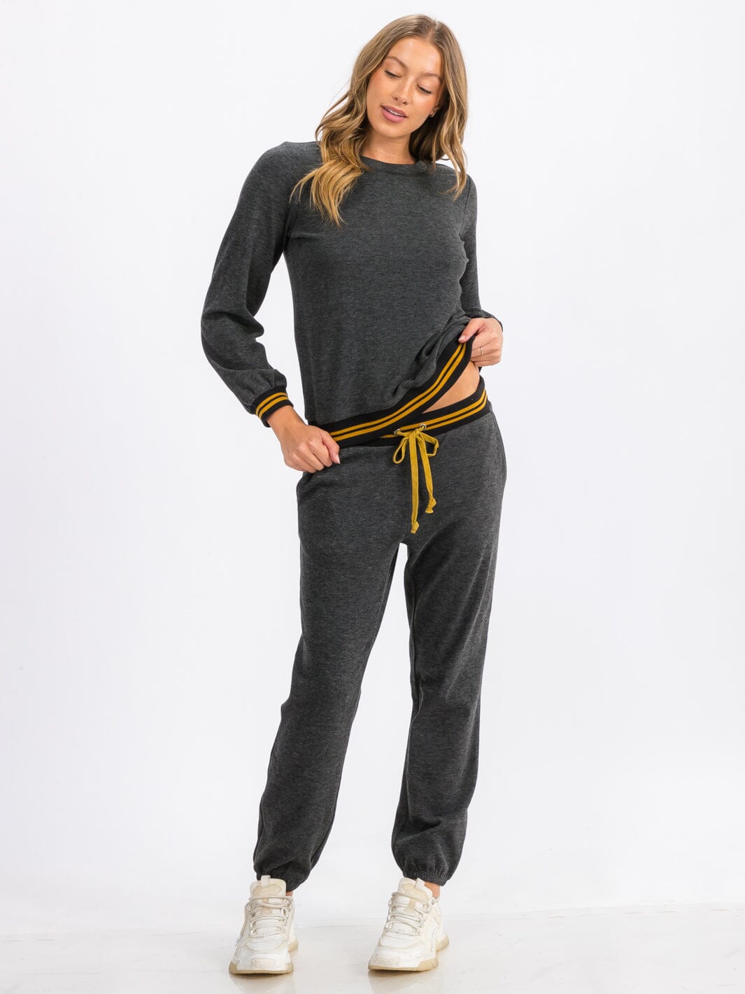 WOMEN'S LONG SLEEVE TRIM DETAILED PULLOVER SWEATER