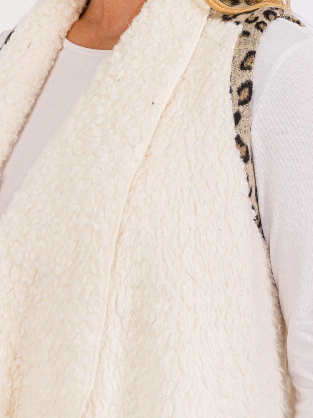 WOMEN'S SLEEVELESS OPEN FRONT POCKETS ANIMAL PRINT SHERPA VEST
