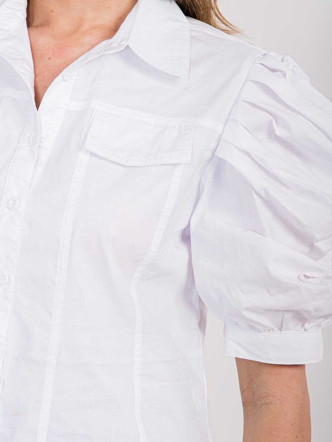 WOMEN'S SHORT PUFF SLEEVE BUTTON UP DENIM BLOUSE