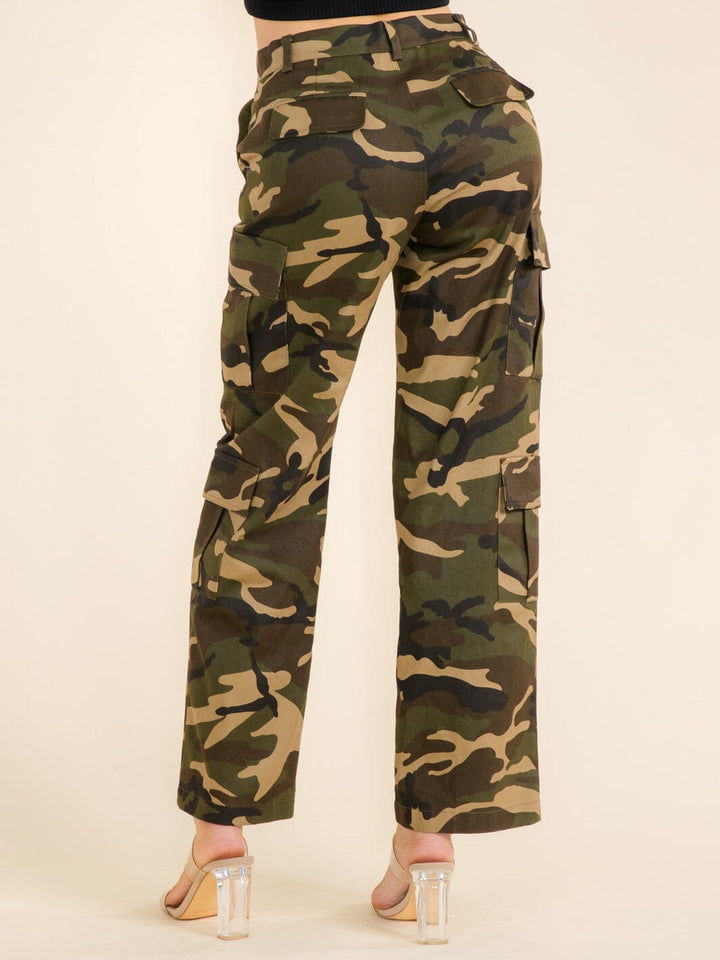 WOMEN'S BUTTON CLOSURE CARGO POCKETS WIDE LEG DENIM CAMO PRINT PANTS