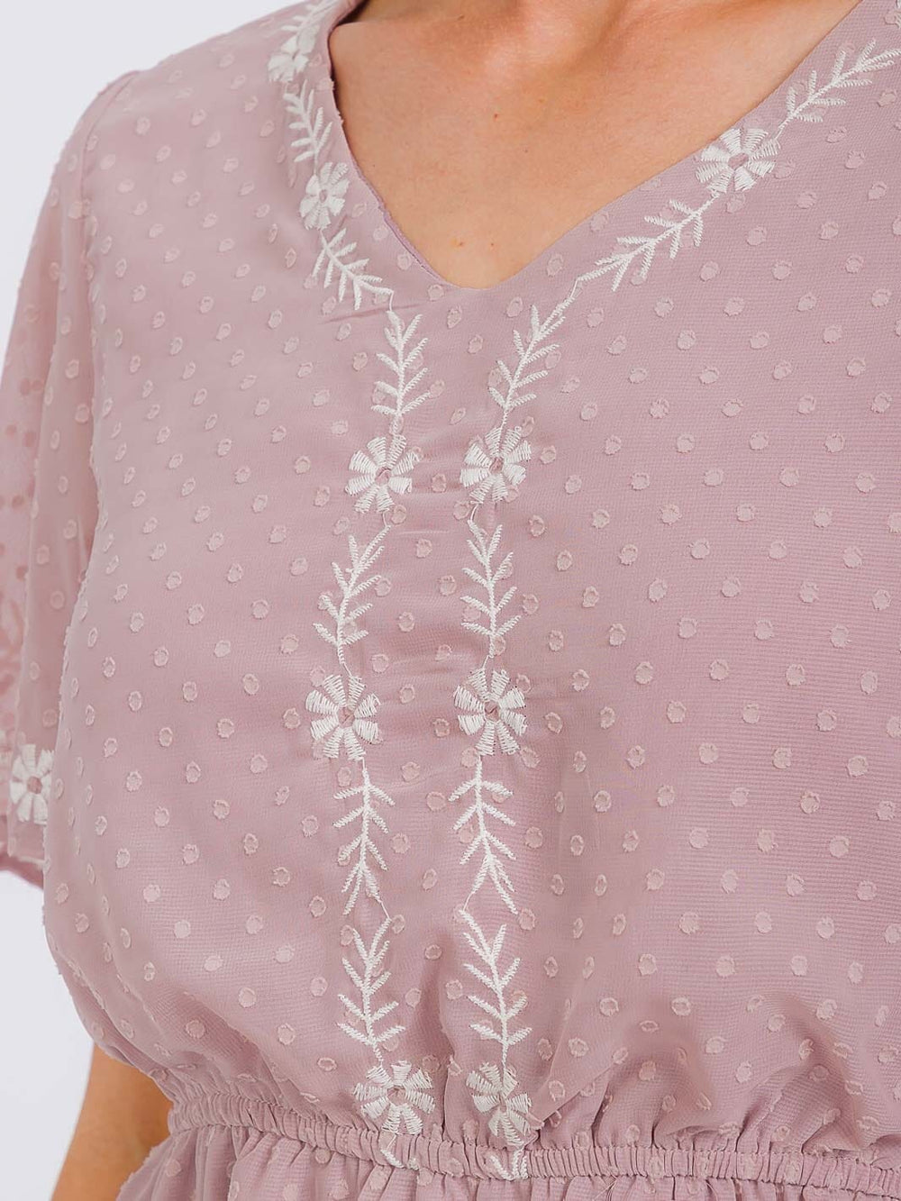 WOMEN'S SHORT SLEEVE V-NECK EMBROIDERY SWISS DETAILED BLOUSE