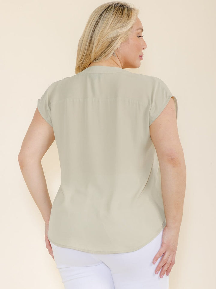 PLUS SIZE SHORT SLEEVE V-NECK TOP