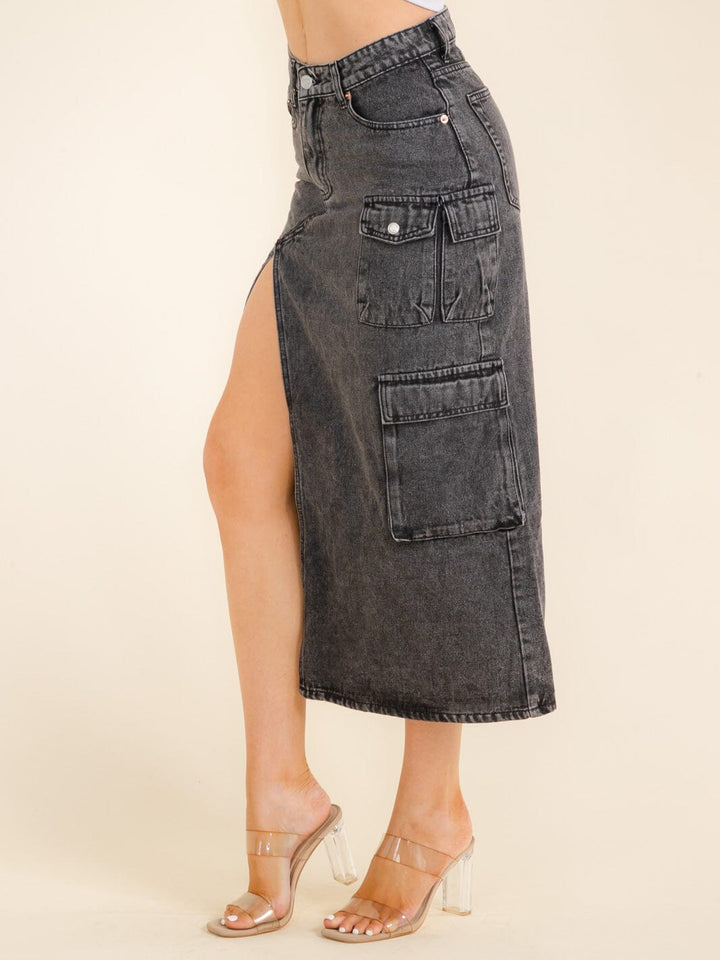 WOMEN'S BUTTON CLOSURE SIDE SLIT CARGO POCKETS DENIM WASHED MIDI SKIRT