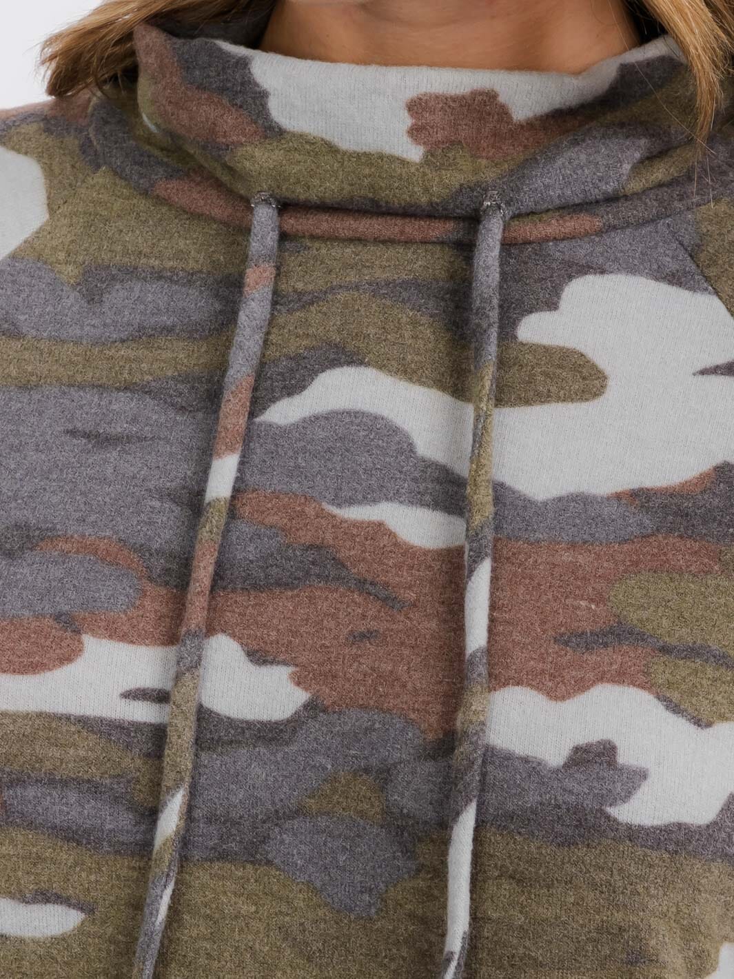 WOMEN'S LONG SLEEVE CAMO PRINT PULLOVER TURTLE NECK SWEATER