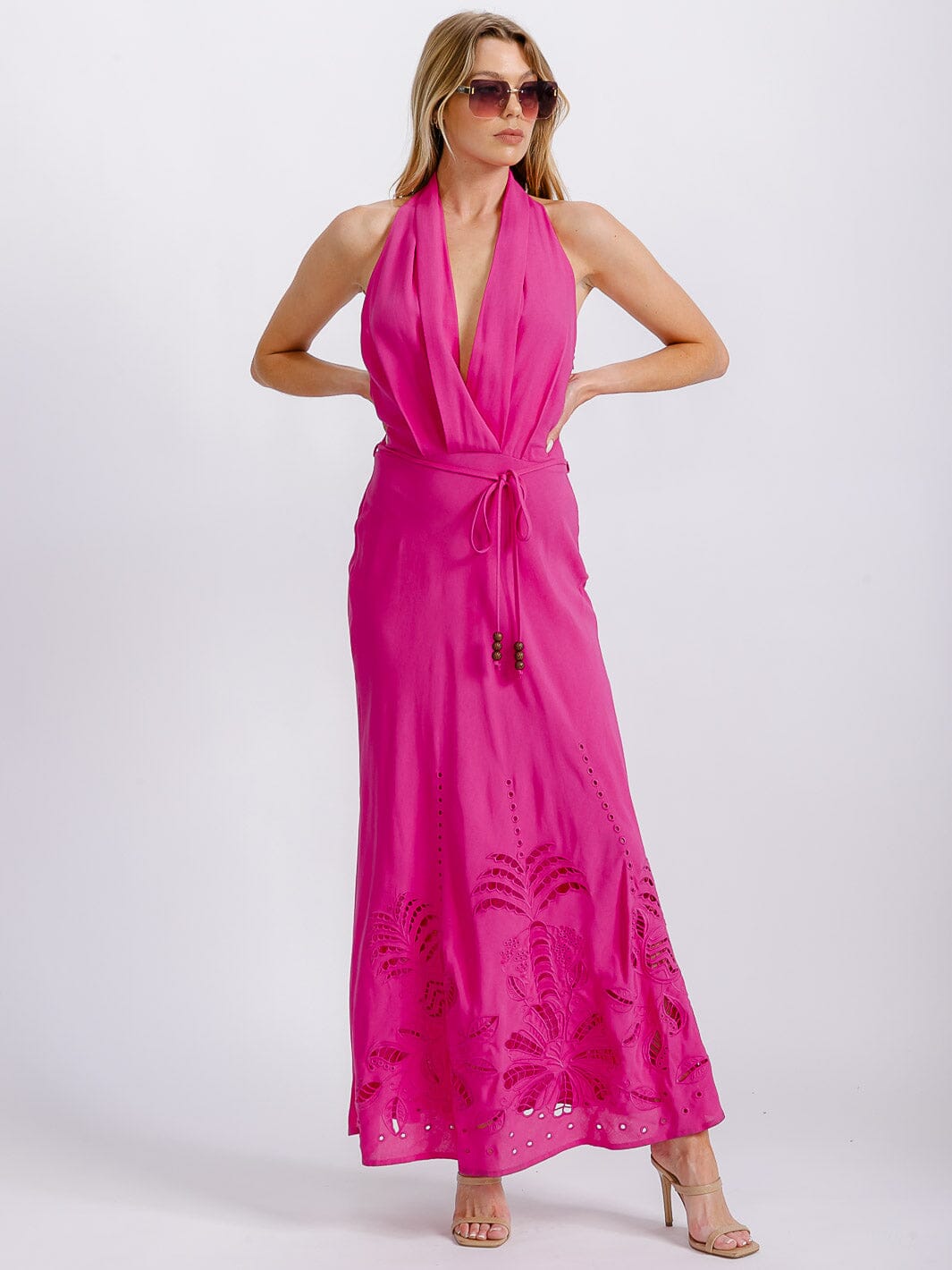 WOMEN'S SLEEVELESS SURPLICE EYELET BOTTON DETAILED OPEN BACK MAXI DRESS